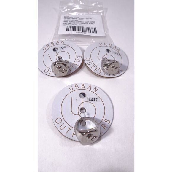 Urban Outfitters UO Women's Chunky Rose Signet Ring Silver NWT 45 Sz 7 - Picture 2 of 5